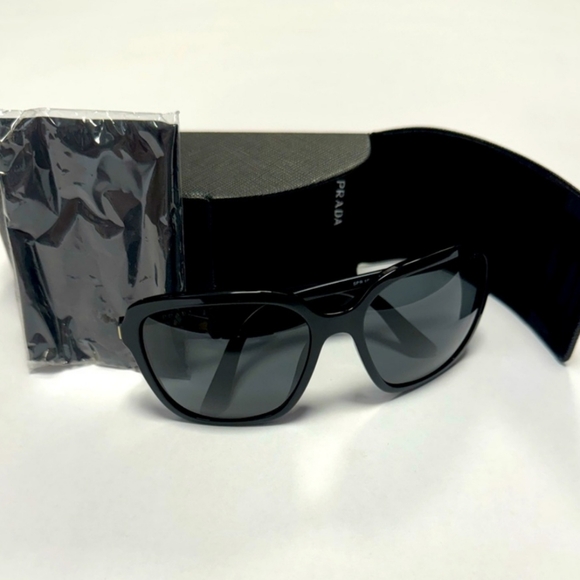 🥰🕶Prada Designer Sunglasses!☃️ - Picture 1 of 8